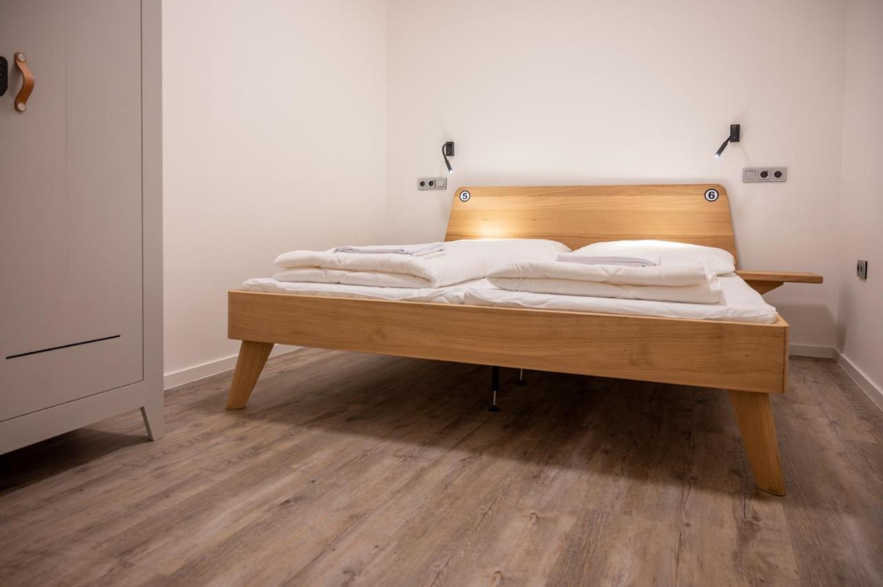 Art Hostel & Apartments Двур-Кралове-над-Лабем Экстерьер фото
