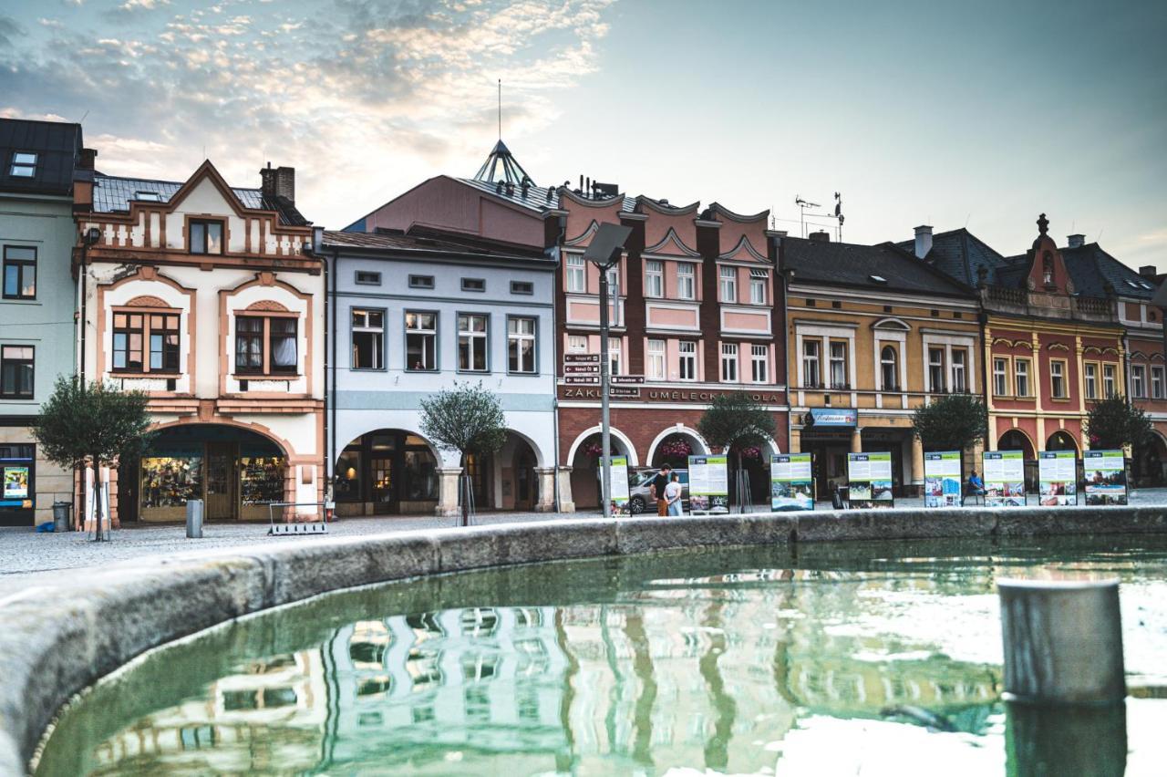 Art Hostel & Apartments Двур-Кралове-над-Лабем Экстерьер фото