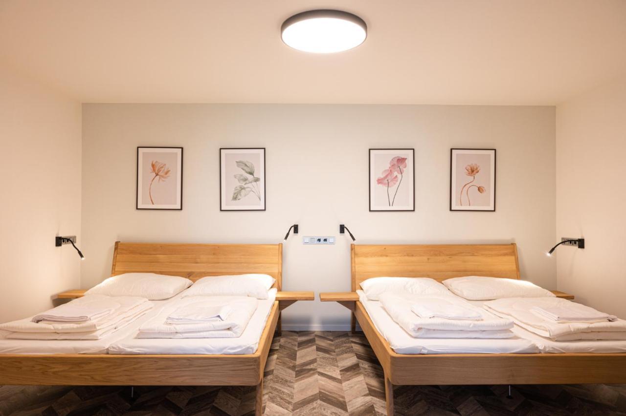 Art Hostel & Apartments Двур-Кралове-над-Лабем Экстерьер фото