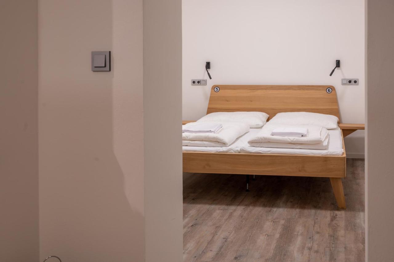 Art Hostel & Apartments Двур-Кралове-над-Лабем Экстерьер фото
