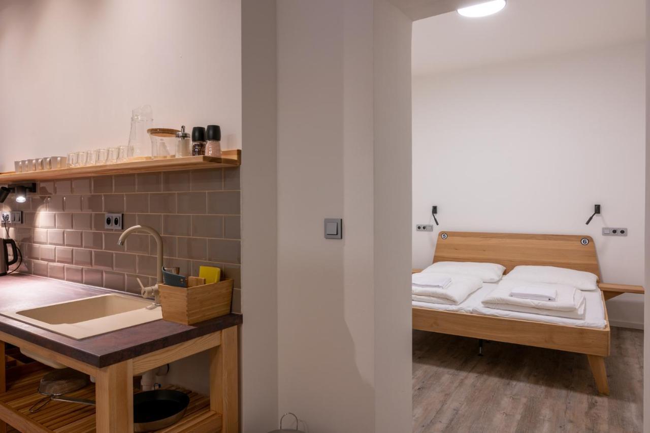 Art Hostel & Apartments Двур-Кралове-над-Лабем Экстерьер фото