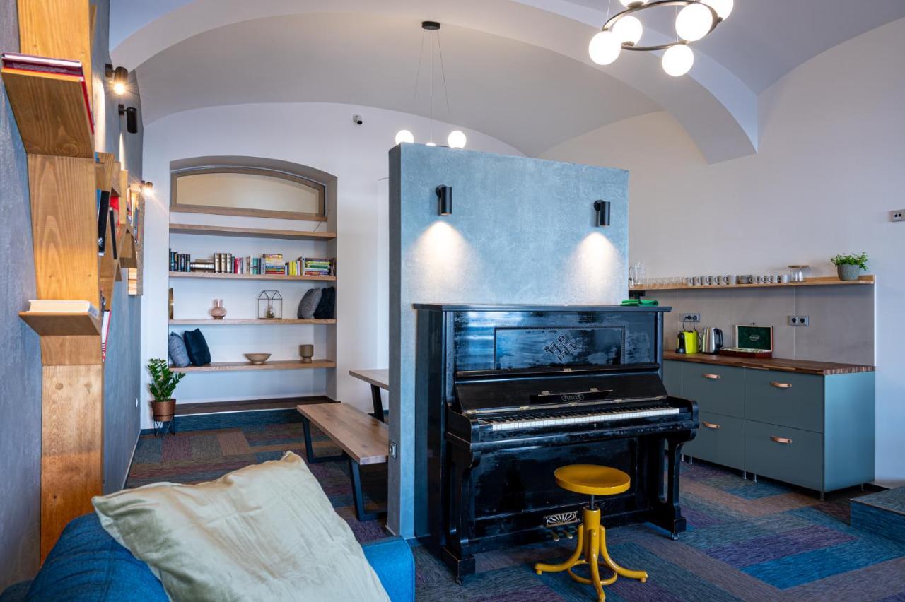 Art Hostel & Apartments Двур-Кралове-над-Лабем Экстерьер фото