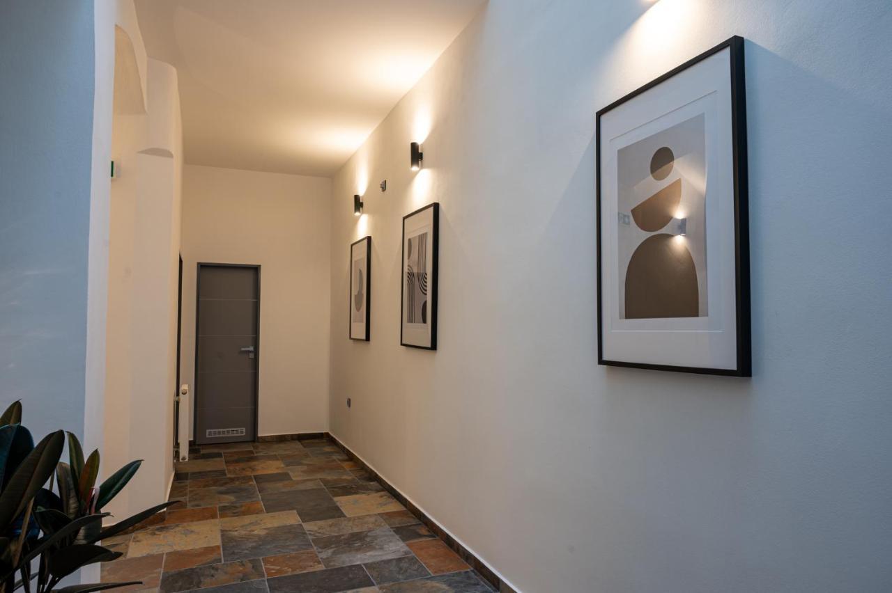 Art Hostel & Apartments Двур-Кралове-над-Лабем Экстерьер фото